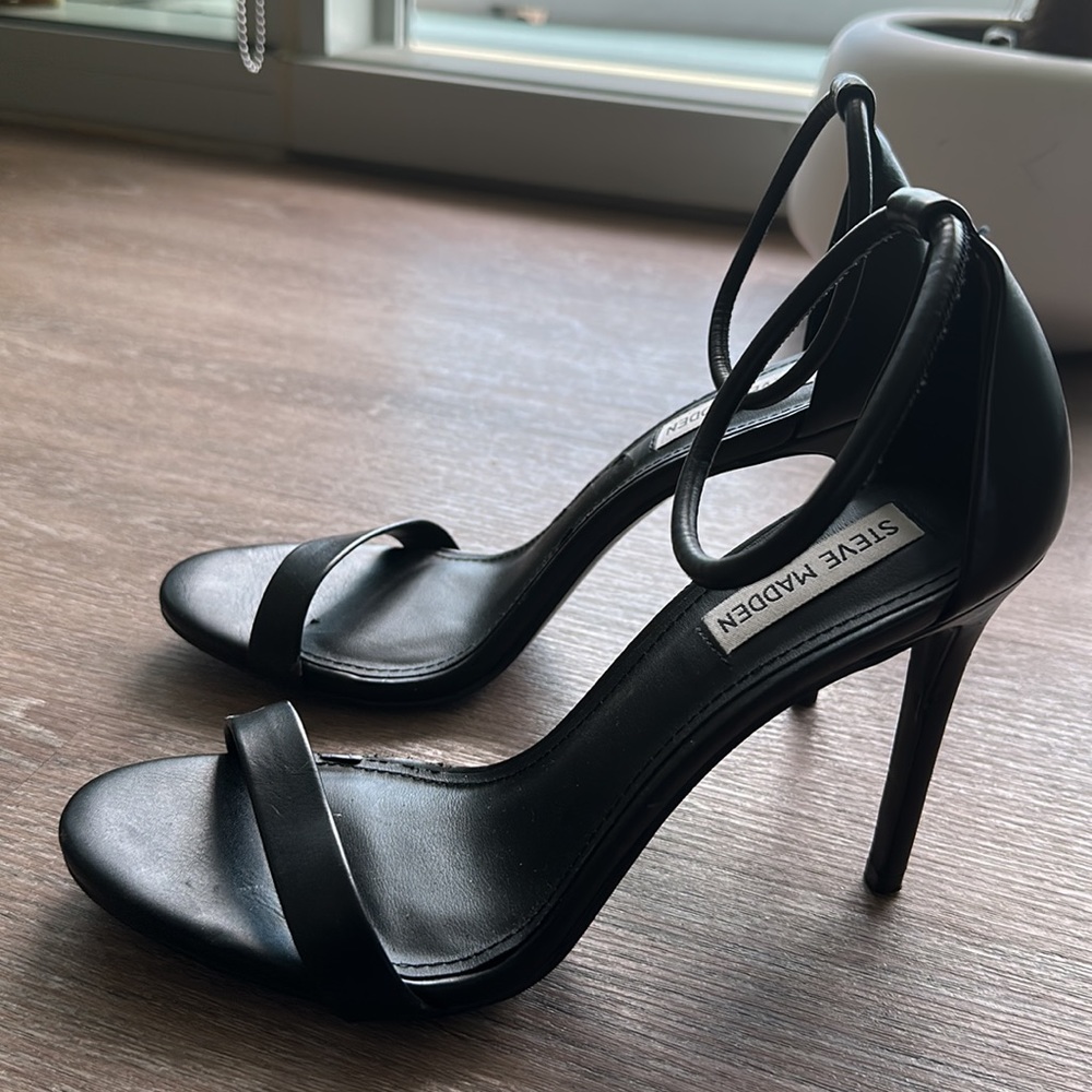 Steve Madden Soph ankle strap heel